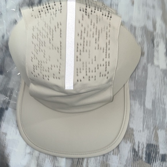 Lululemon Hat only 2 left! - Picture 3 of 4